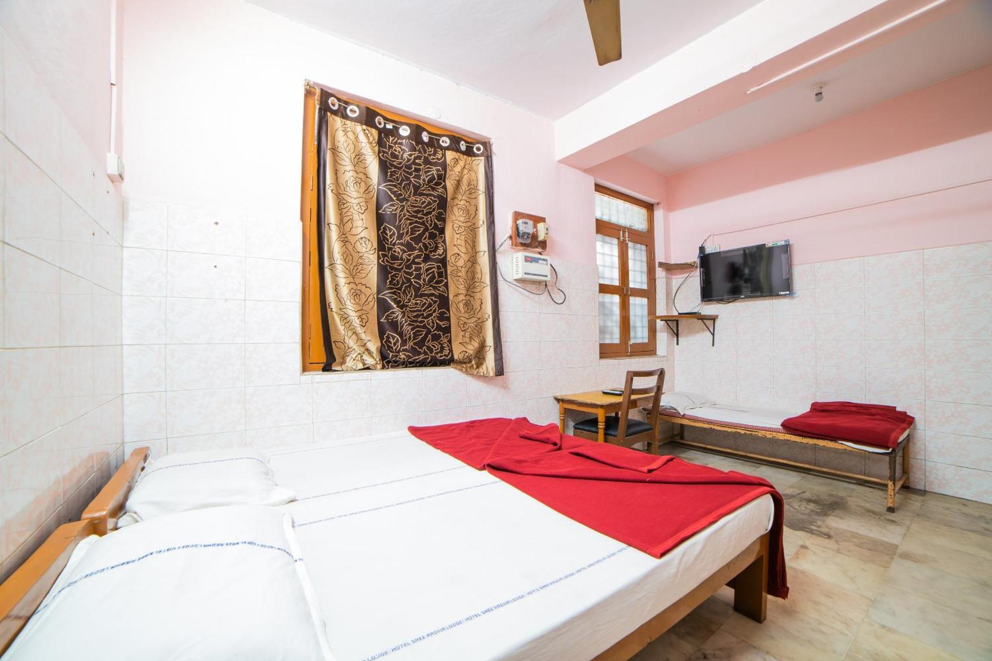 Hotel O Sree Radha Lodge Near Snow World Secundurabad Esterno foto
